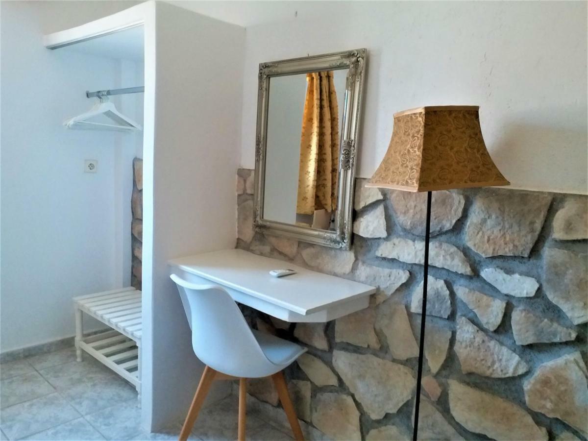 Bougainvillea Suites Kamári Dış mekan fotoğraf